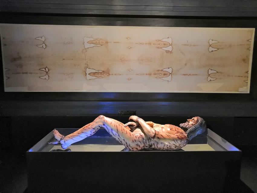 Fig. 5 - Il Corpo dell'Uomo della Sindone - Statua di Juan Manuel Miñarro López