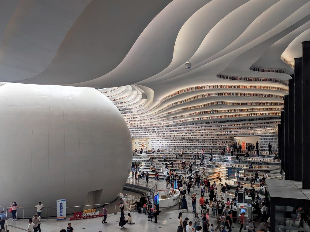 interno libreria Binhai Library Cina