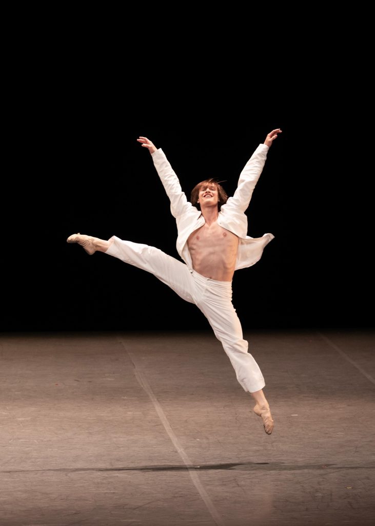 visJacopoBellussi fotografato da Kiran West durante il tour dell’Hamburg Ballet in Giappone nel 2023